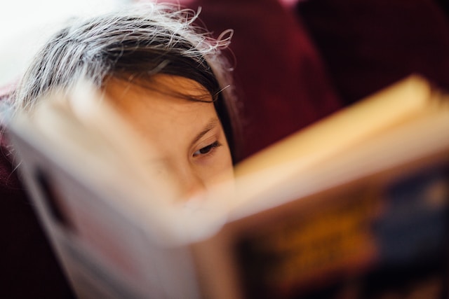 Leseförderung in der Grundschule: Ideen, um dein Kind fürs Lesen zu begeistern