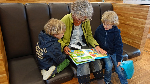 You are currently viewing Lesen mit Enkelkindern: Wie du die Liebe zum Buch weckst